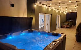 Apartament Penthouse cu Jacuzzi langa mall Coresi Brasov