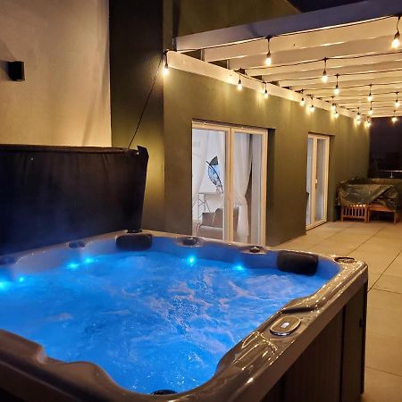 Apartament Penthouse cu Jacuzzi langa mall Coresi Brașov Exterior foto