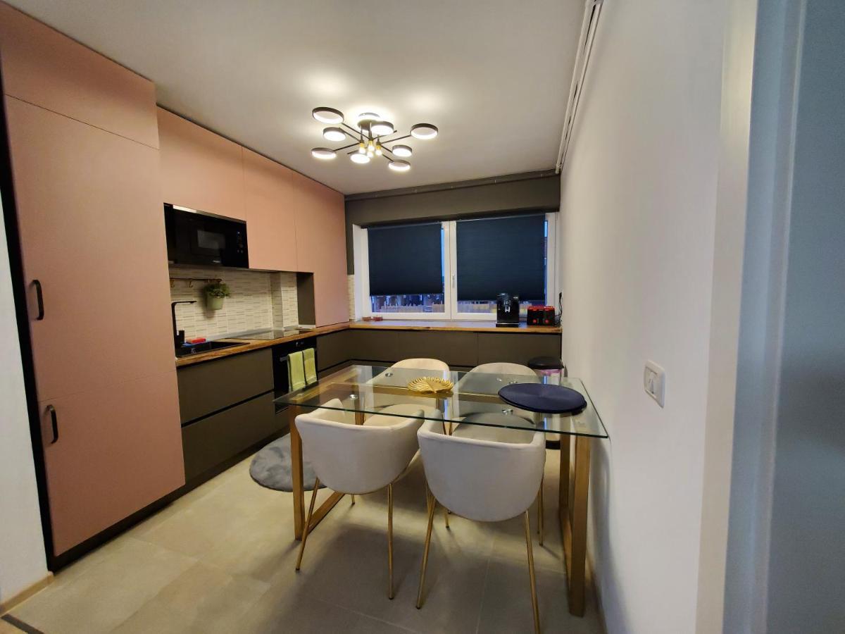 Apartament Penthouse cu Jacuzzi langa mall Coresi Brașov Exterior foto