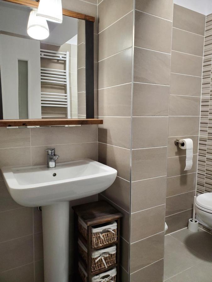 Apartament Penthouse cu Jacuzzi langa mall Coresi Brașov Exterior foto