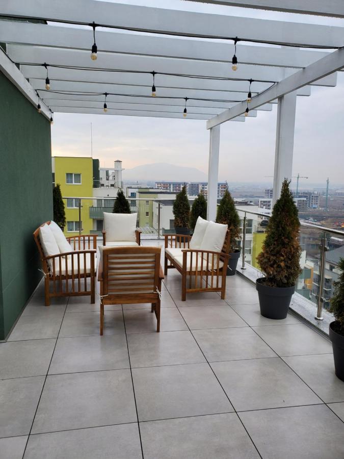 Apartament Penthouse cu Jacuzzi langa mall Coresi Brașov Exterior foto