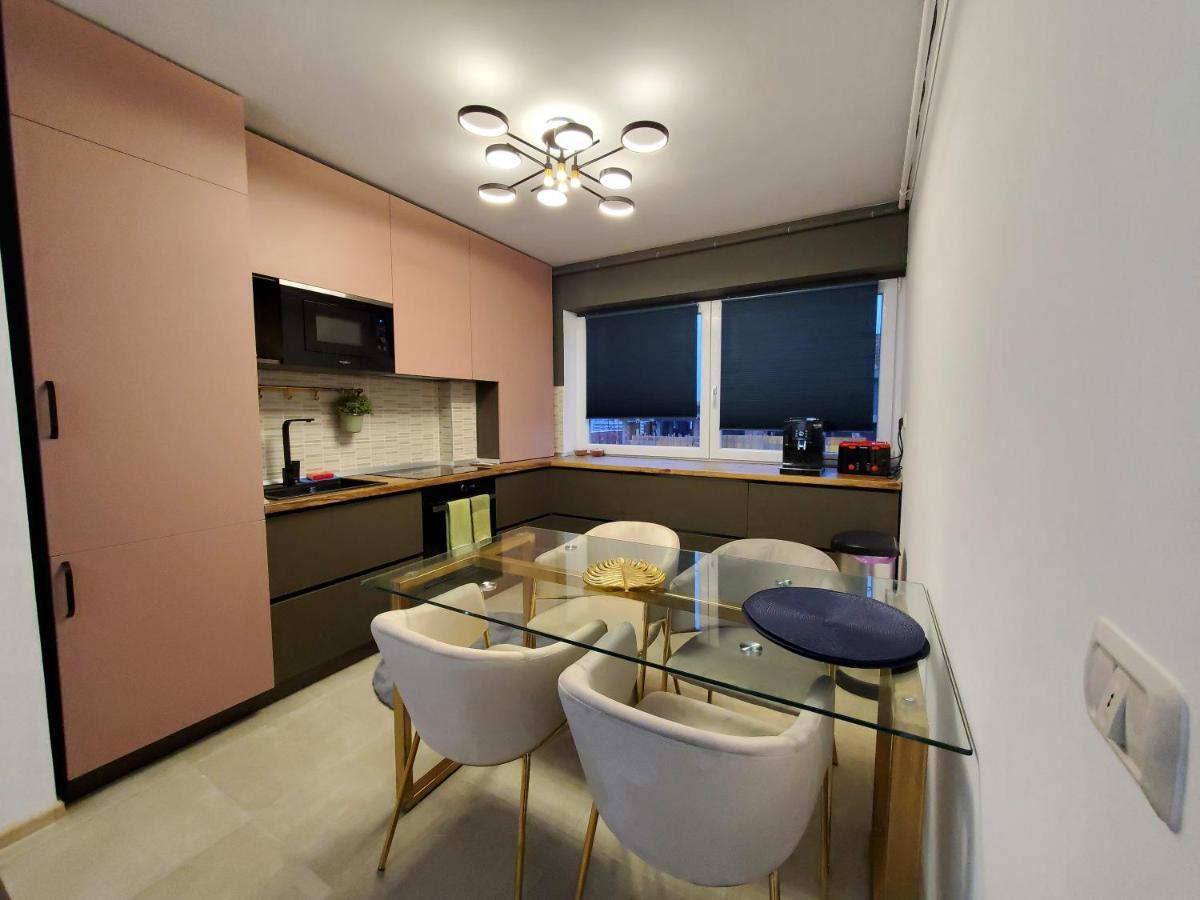 Apartament Penthouse cu Jacuzzi langa mall Coresi Brașov Exterior foto